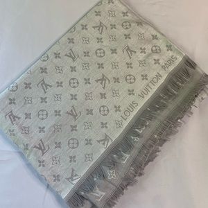Louis v copy white grey scarf